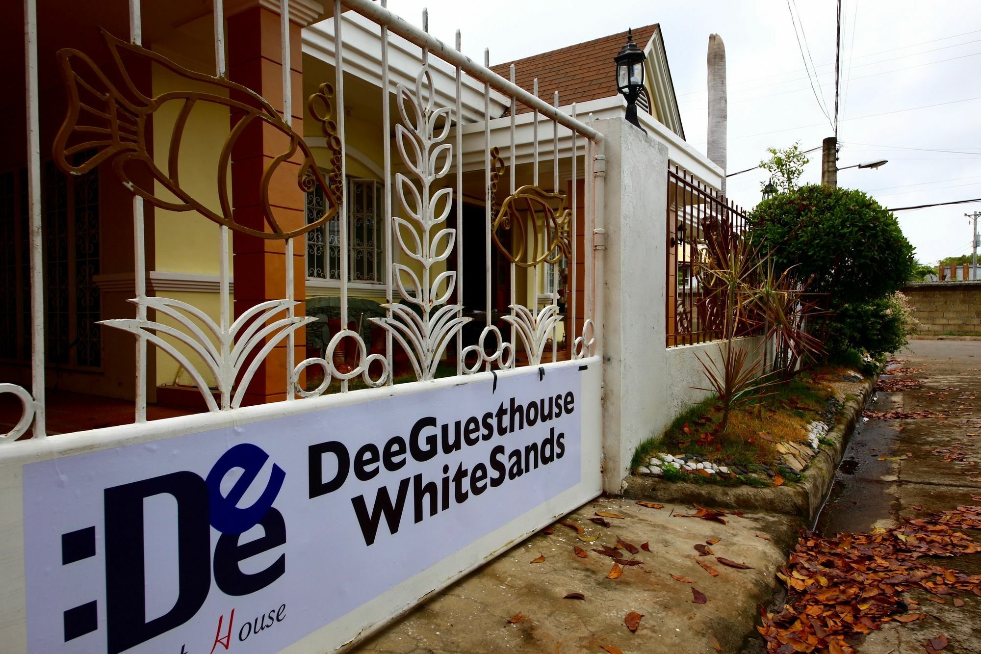 Dee Guesthouse White Sands Мактан Екстер'єр фото